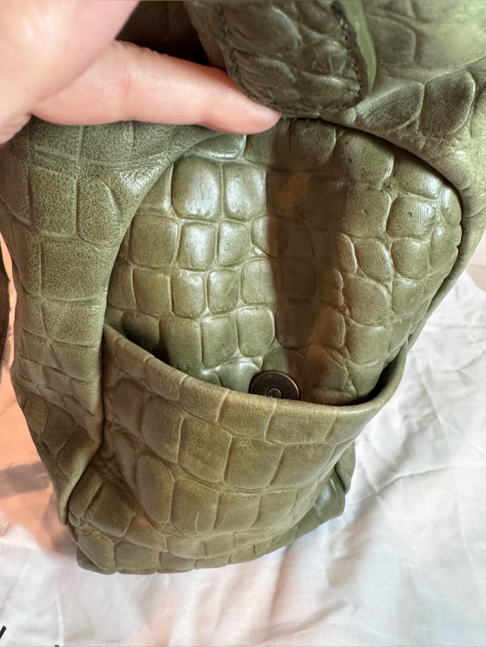 Liebeskind Berlin Olive Green Croc-Embossed Leather Crossbody Tote - Picture 4 of 14